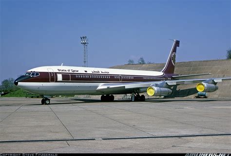 Qatar Airways 707 .